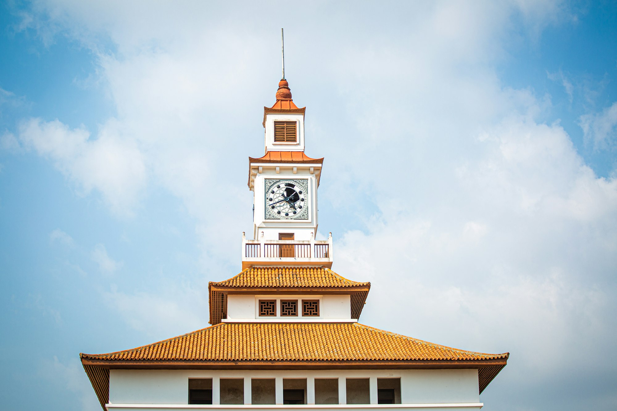 Bâtiment universitaire africain, tour de l’horloge